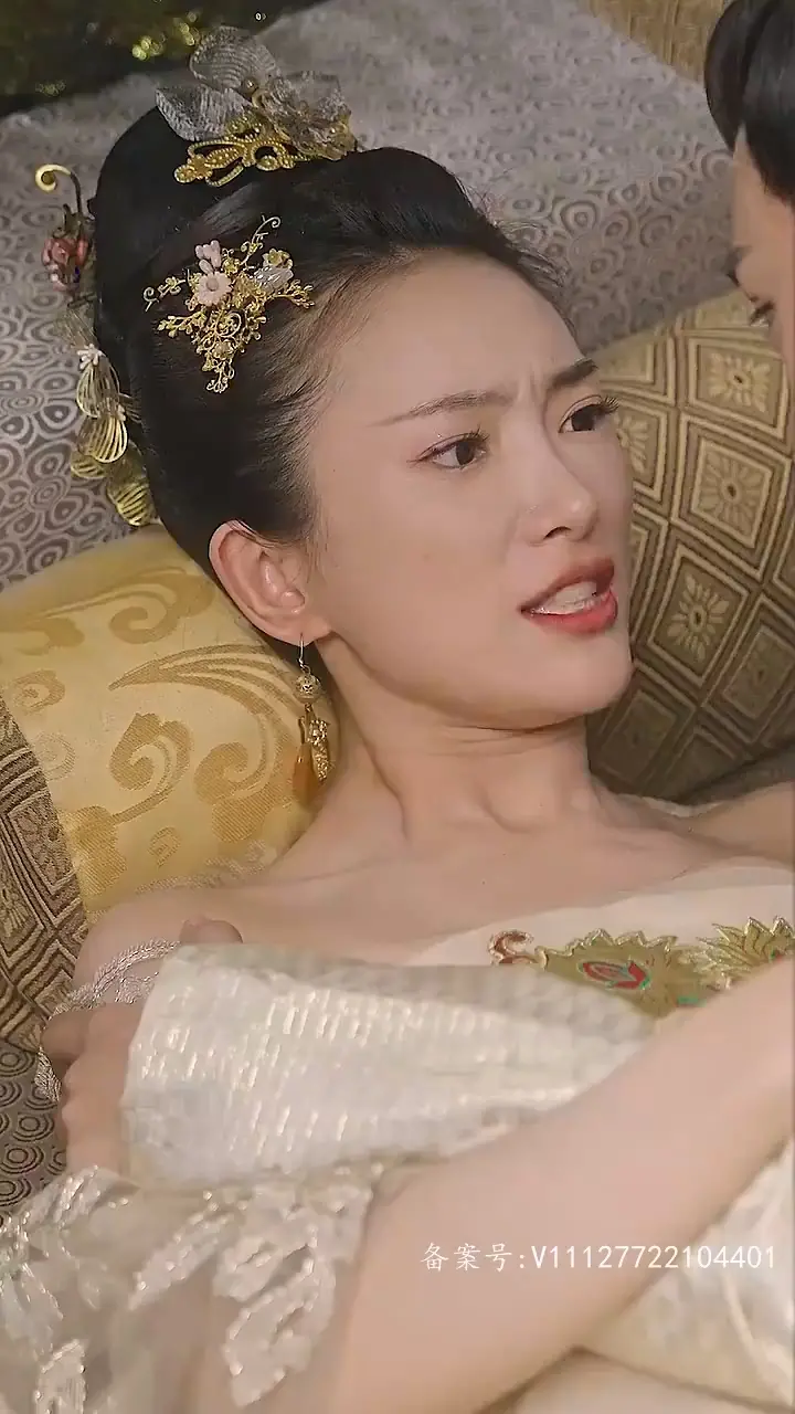《醉卧美人膝醒掌天下权》:权谋与爱情交织的史诗传奇